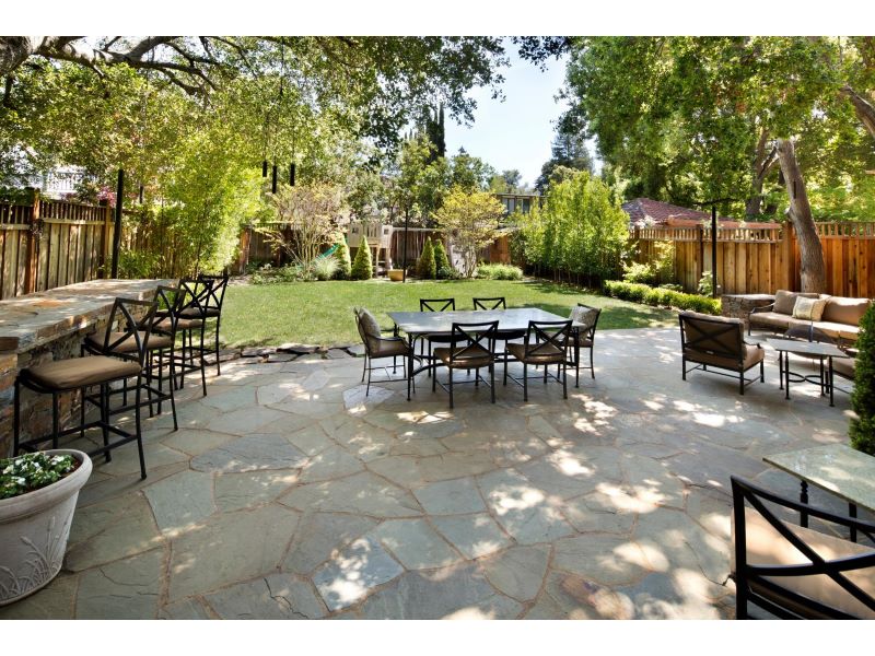 Additional photo for property listing at Elegant Community Center Gem 860 Lincoln Ave, Palo Alto, CA 94301 United States 