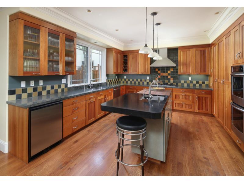 Additional photo for property listing at Elegant Community Center Gem 860 Lincoln Ave, Palo Alto, CA 94301 United States 
